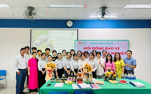 Sinh Viên Năm Cuối Ngành Công Nghệ Thực Phẩm Bảo Vệ Khoá Luận Tốt Nghiệp Thành Công